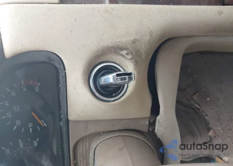 2001 Mercedes-Benz E 320 z USA, uszkodzony, nr VIN WDBJF65J31B215139